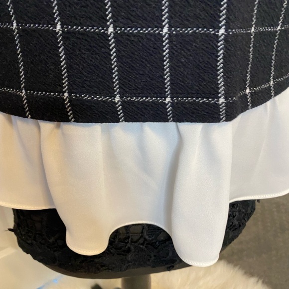 Loft, mixed media, long sleeved top with collar and ruffled hem. Size XS - Picture 3 of 11